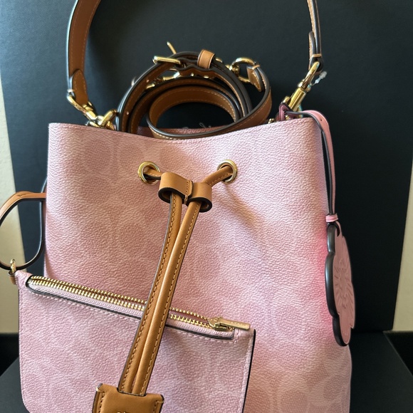 NWT Rowan Bucket Bag In Signature Canvas With Charms 🌸 - Picture 2 of 9